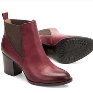 NWT! Sofft Welling Leather Ankle Bootie Red Size 7